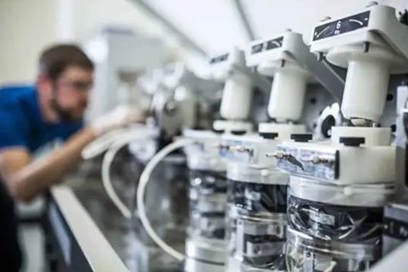 How Do You Choose Between CNC Machining And 3D Printing for Medical Device Prototyping?